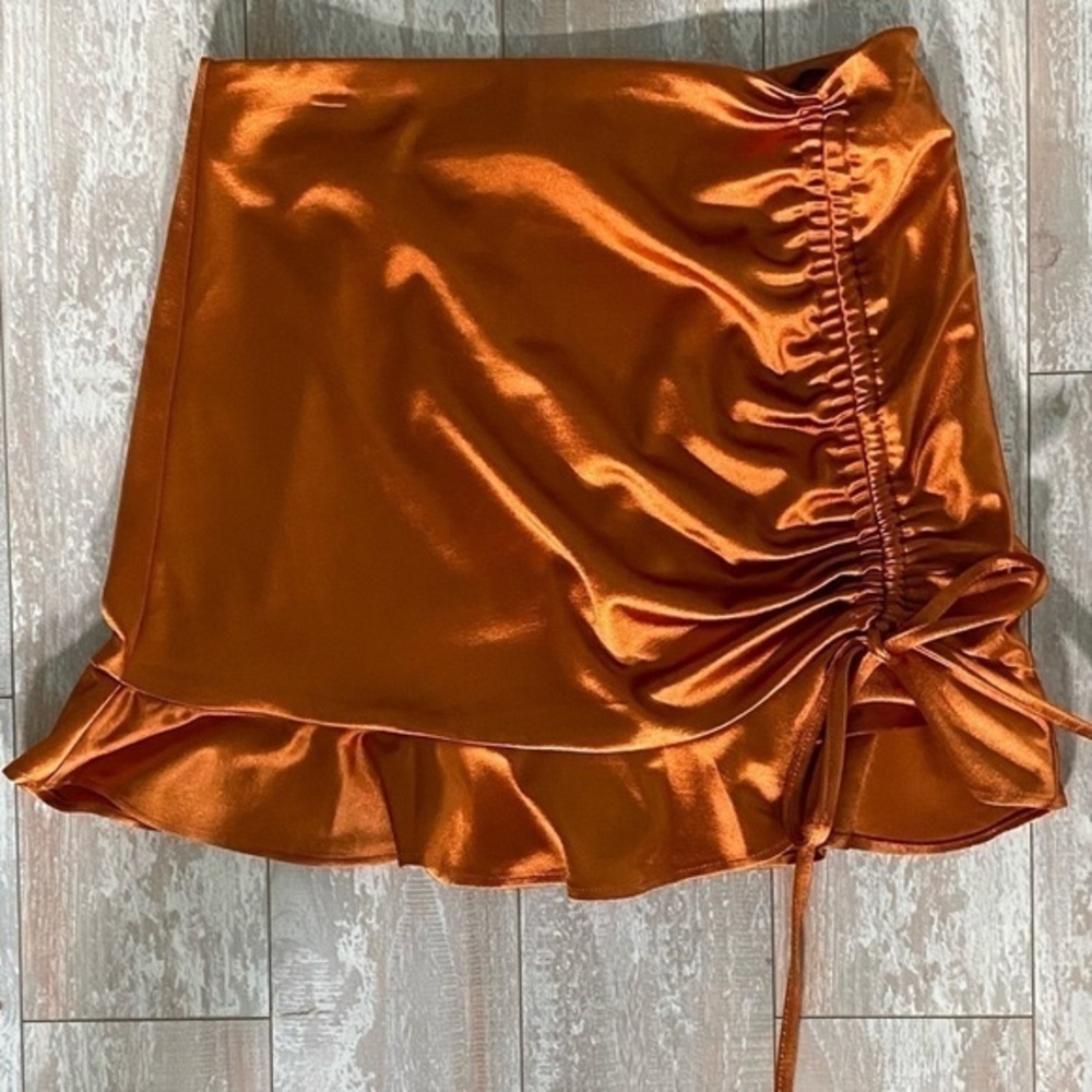 Skirt Orange Mini Sz Medium Scrunched on Front Hidden Zipper on Side NWT